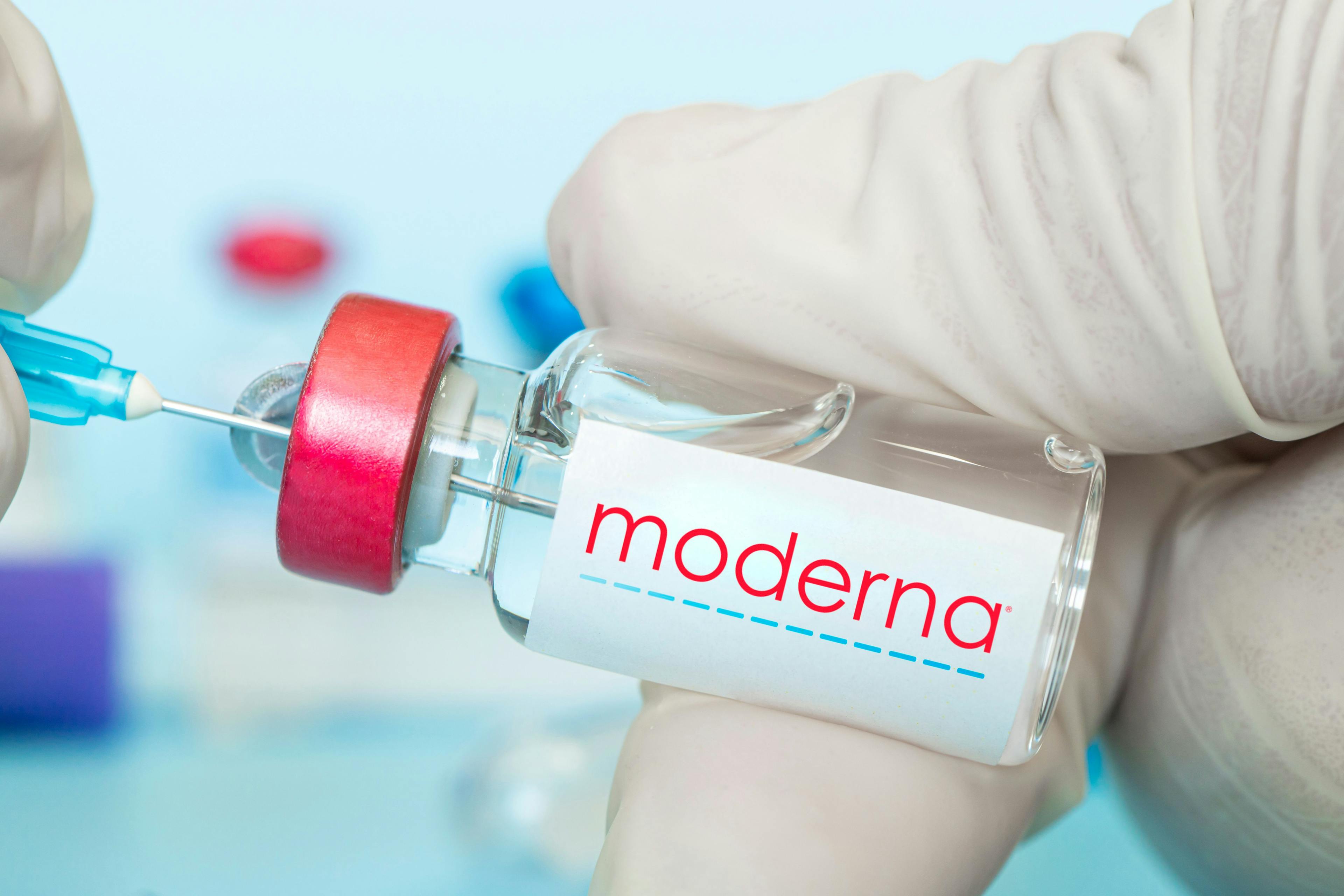 FDA Delays Decision on Moderna’s RSV Vaccine / diy13 - stock.adobe.com