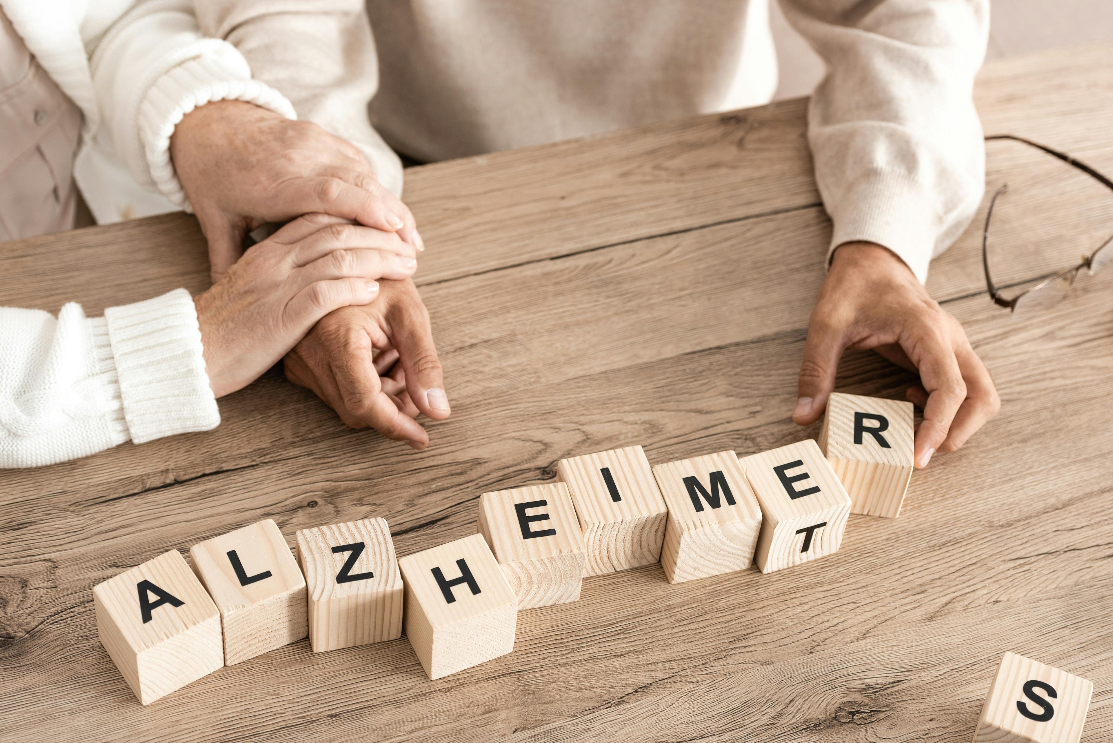 'Alzheimer' spelled in wooden blocks / LIGHTFIELD STUDIOS - stock.adobe.com