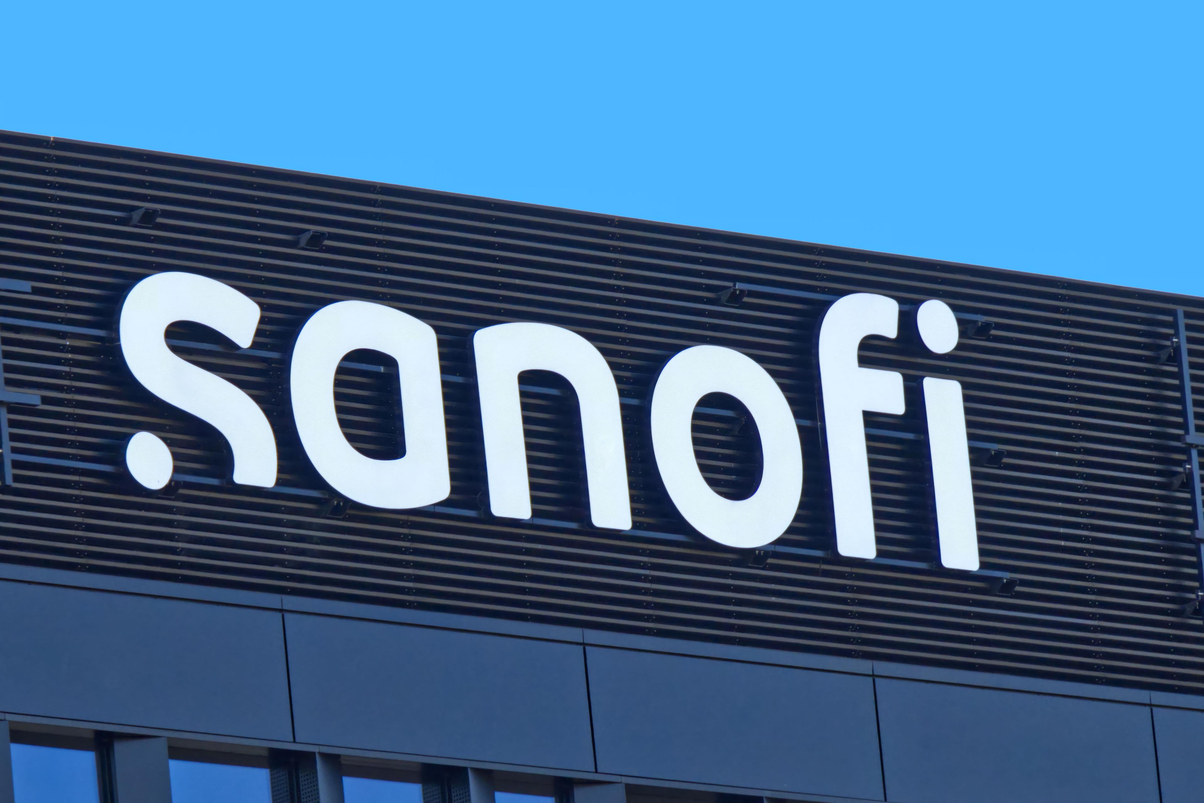 Sanofi logo on building / Robert - stock.adobe.com