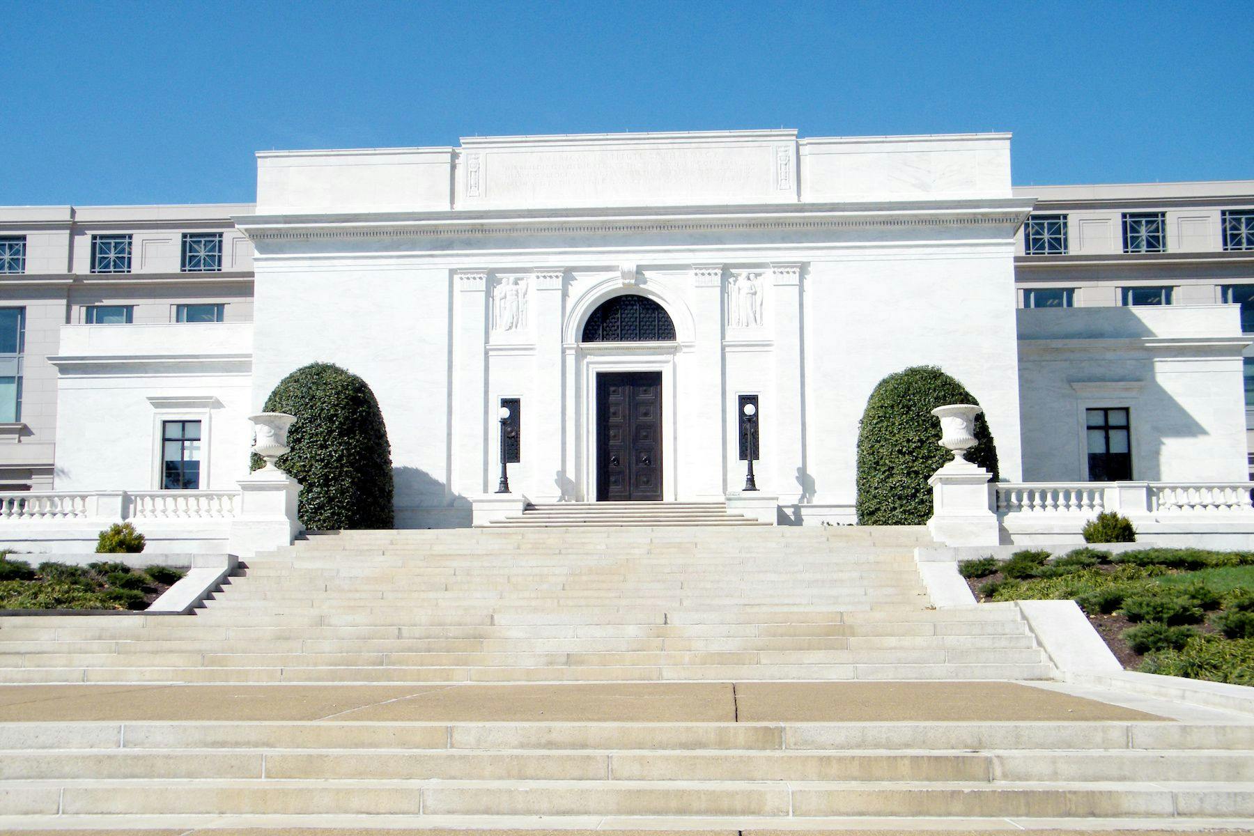 The American Pharmacists Association building in Washington, D.C. | image credit: emkaplin / stock.adobe.com