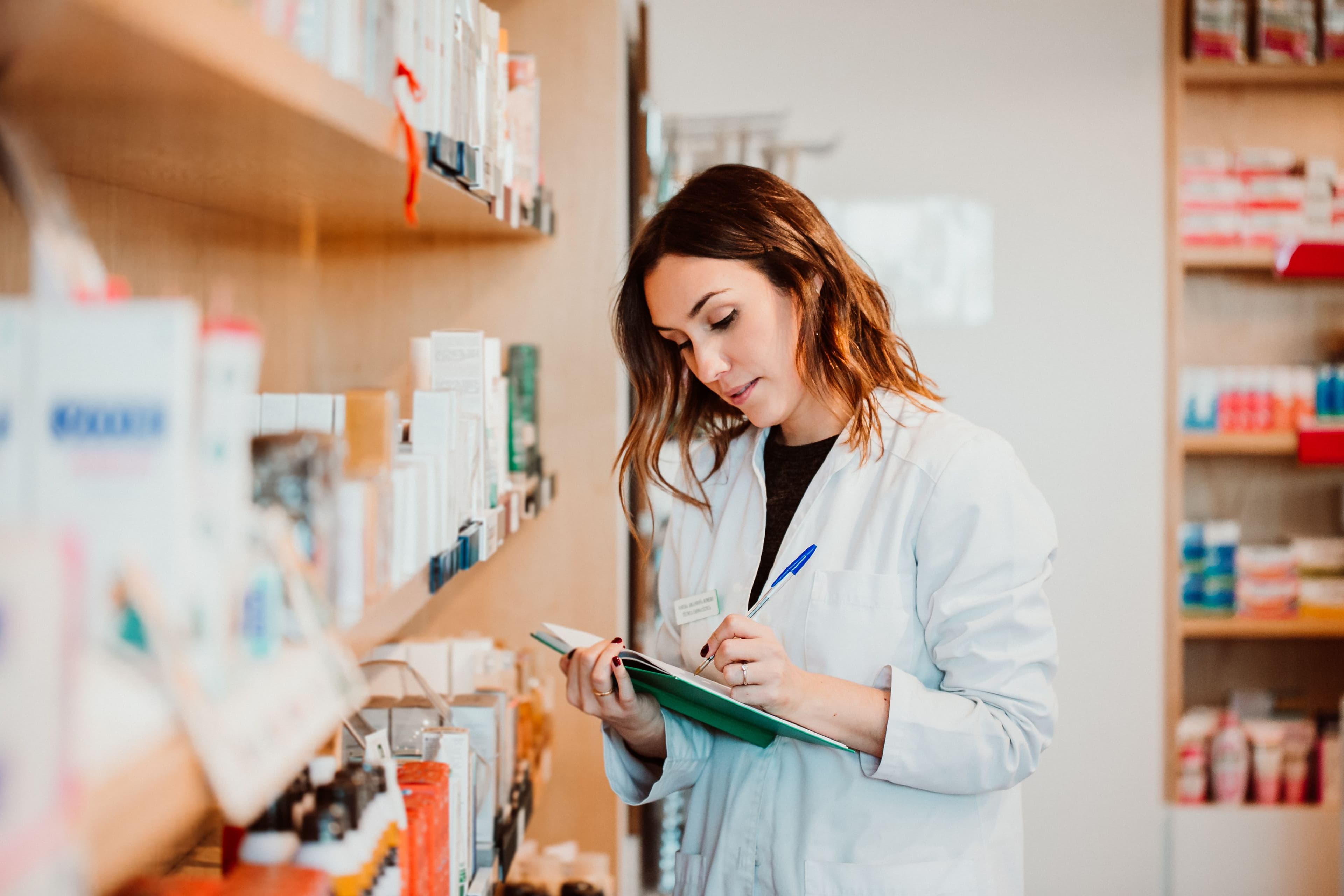 Female pharmacist taking inventory / lubero - stock.adobe.com