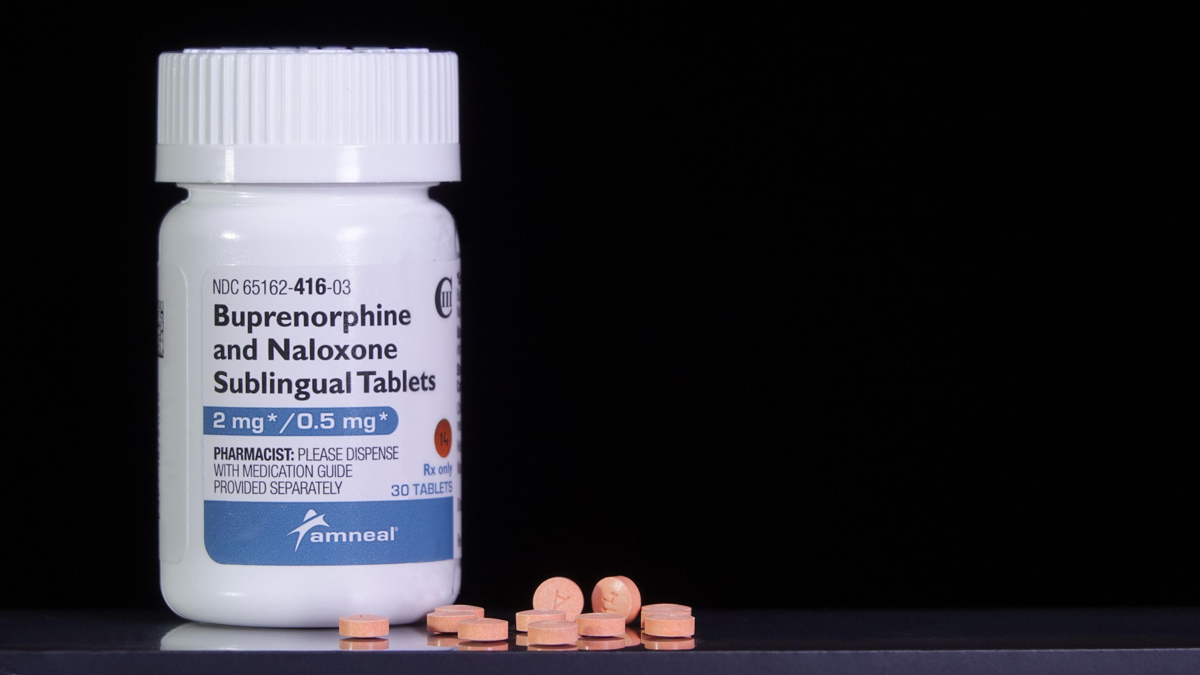 Bottle of buprenorphine-naloxone tablets / Simone - stock.adobe.com