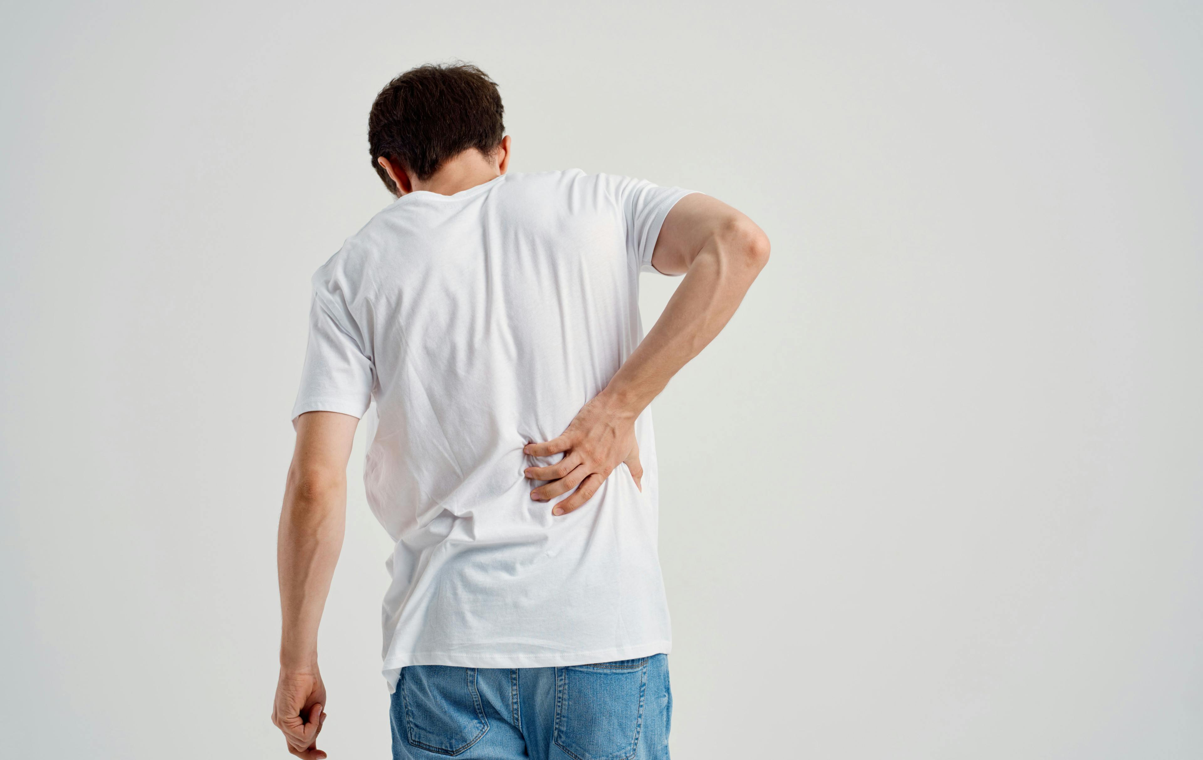 Man experiencing back pain / SHOTPRIME STUDIO - stock.adobe.com