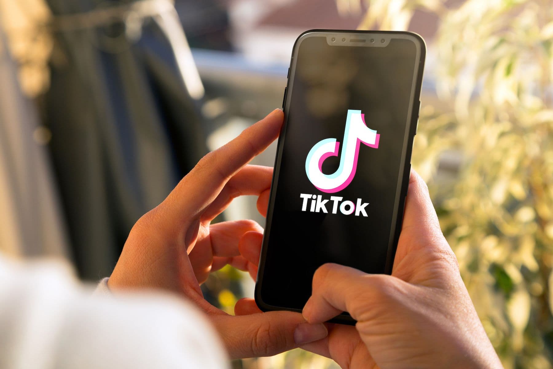 Researchers included a total of 40 Tik Tok videos each with an average of 7500 shares and 139,000 likes. | image credit: AlexPhotoStock / stock.adobe.com